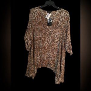 Marked 40% Off! NWT. Fred David Woman’s Animal Print Blouse.  Size 2X.